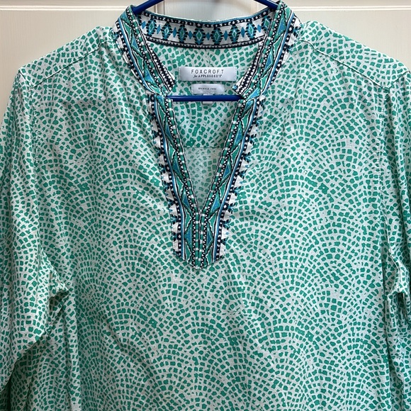 Foxcroft for Appleseed’s Wrinkle Free Y-neck Tunic green white mosaic cotton 14P - Picture 4 of 16
